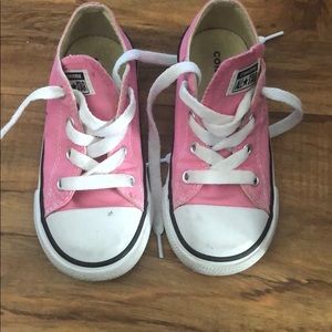 Girls pink Converse sneakers EUC!